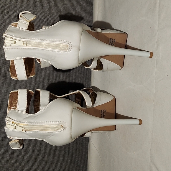 Charlotte Russe Platform Ankle Buckle rear zipper Heels SZ 9 - Picture 5 of 10